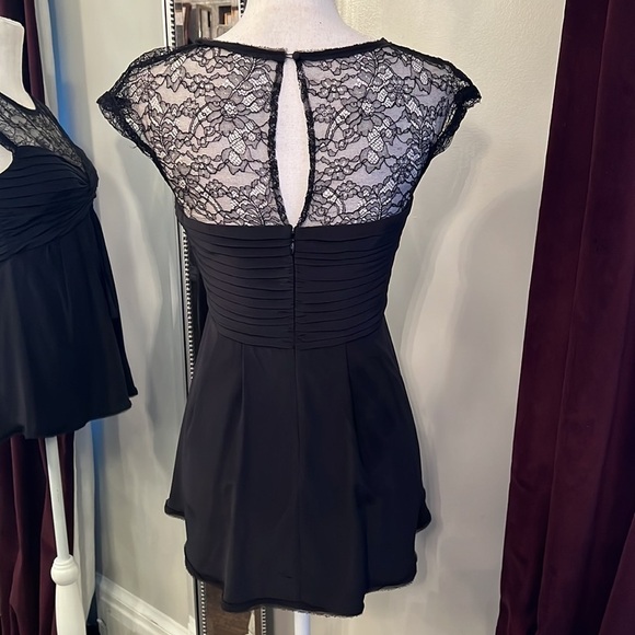 BCBGMAXAZRIA Black Silk and Lace Top Size 4 - Picture 4 of 11